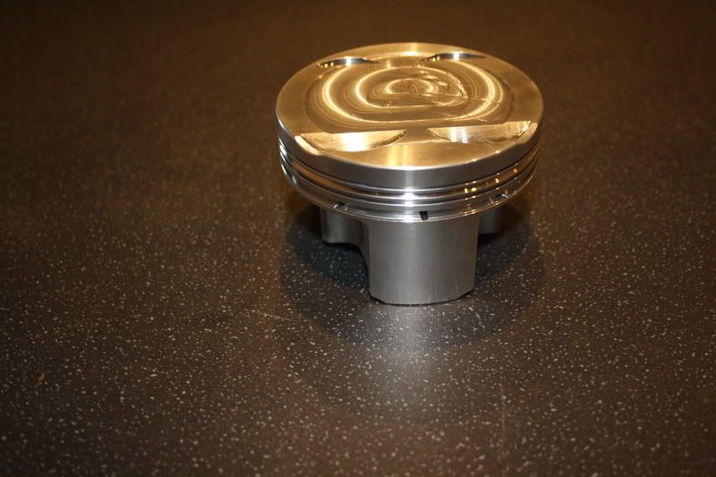 Evo X pistons Who can tell what is wrong? Mitsubishi Lancer